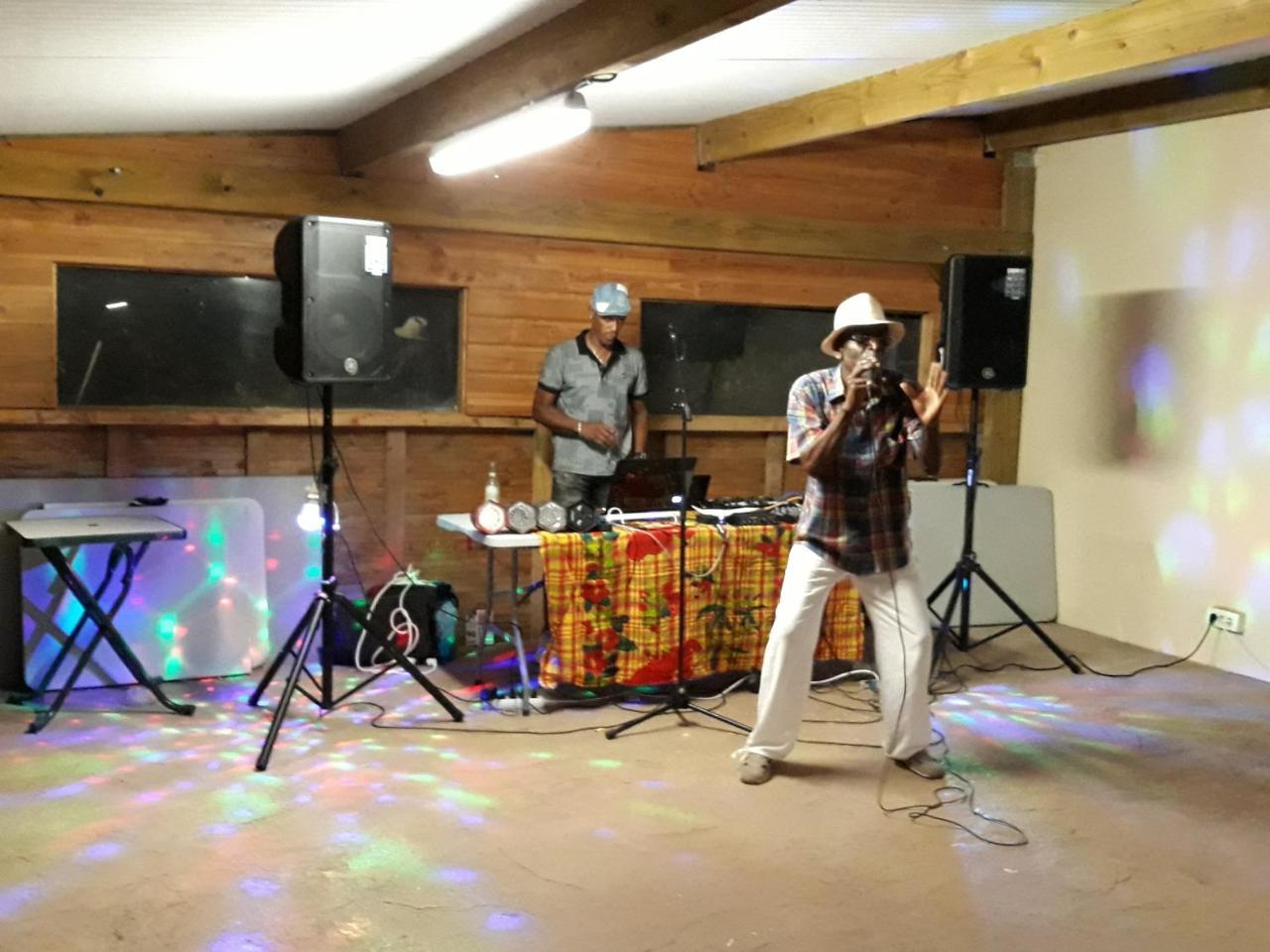 Camping Le Pre Saint-Andre Souvignargues Luaran gambar